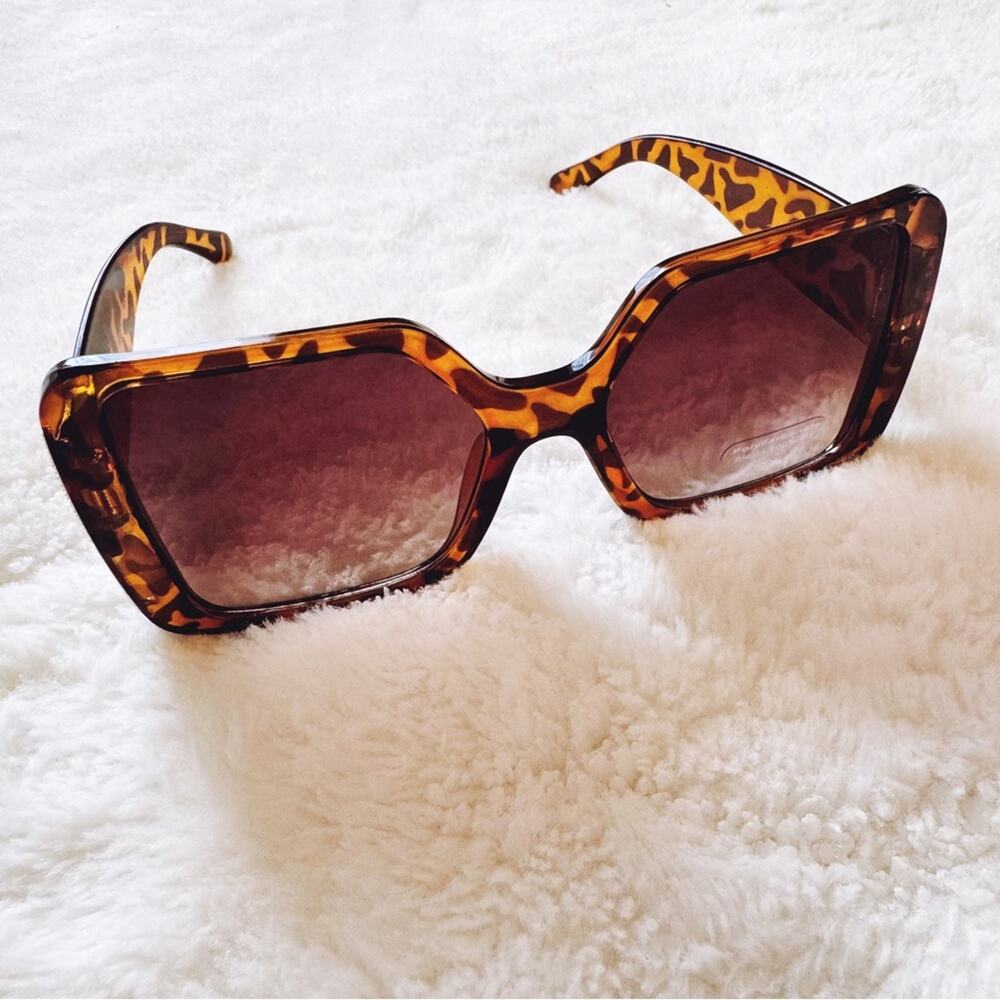 Junia Tortoise Brown Oversized Sunglasses - Picture 7 of 11